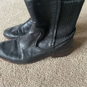 Frye black leather ankle boots - size 8
